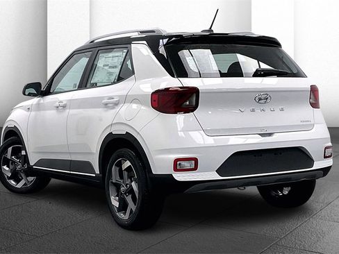 New 2025 Hyundai Venue Limited image 3