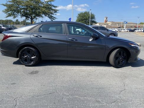 Used 2023 Hyundai Elantra SEL w/ Preferred Accessory Package image 8