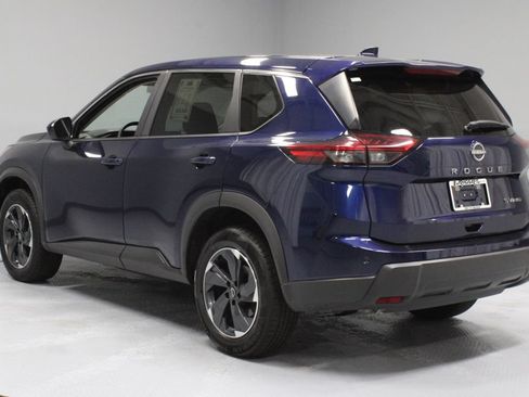 Certified 2024 Nissan Rogue SV AWD/4WD image 8