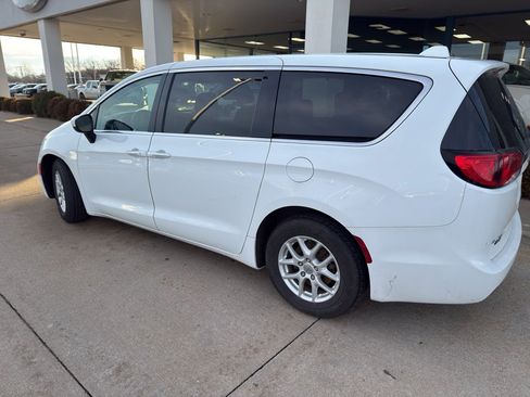 Used 2017 Chrysler Pacifica Touring Plus w/ Security Group image 7
