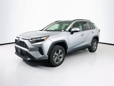 Used 2025 Toyota RAV4 XLE AWD/4WD image 3