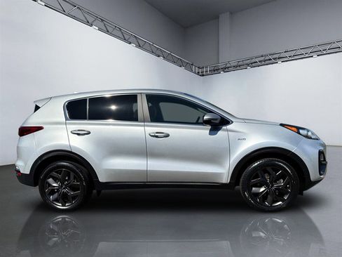 Used 2022 Kia Sportage LX w/ LX AWD Value Edition Package image 3