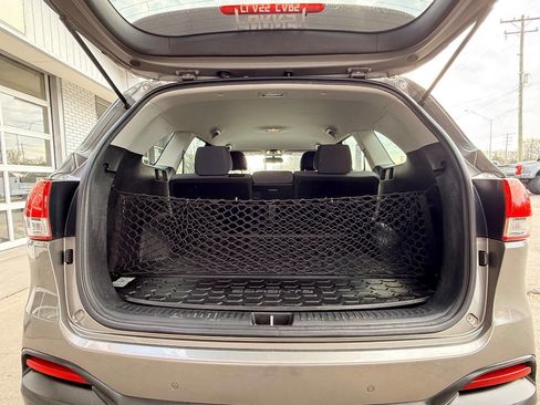 Used 2018 Kia Sorento FWD image 32