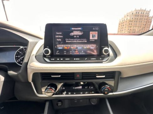 Certified 2025 Nissan Rogue SV FWD image 21