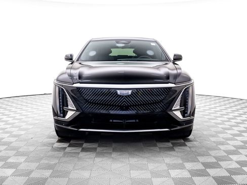 Certified 2025 Cadillac Lyriq Luxury w/ LPO, Floor Liner Package AWD/4WD image 10