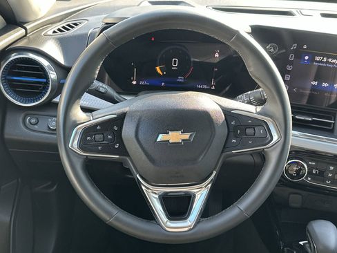 Certified 2025 Chevrolet Trax LT w/ LT Convenience Package image 19