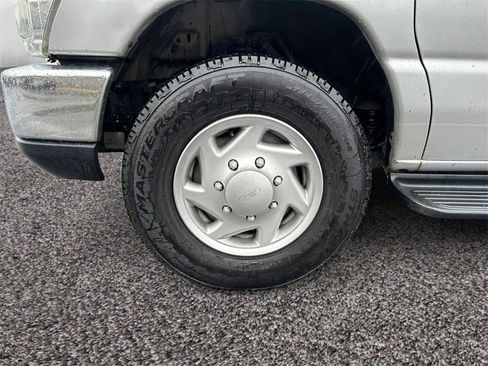 Used 2011 Ford E-350 and Econoline 350 XLT image 10