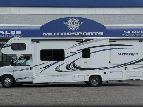 Used 2019 Chevrolet Express 4500 w/ RV Package RWD image 1