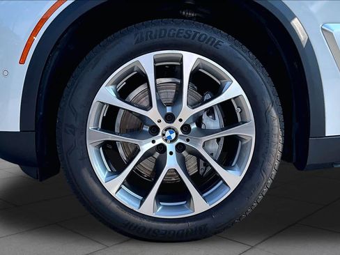Used 2024 BMW X5 xDrive40i w/ Premium Package AWD/4WD image 11