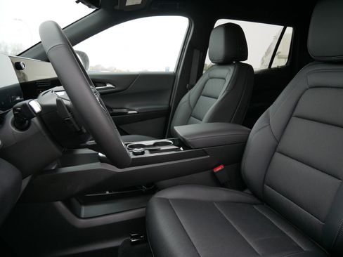 New 2026 Chevrolet Equinox LT w/ Convenience Package II AWD/4WD image 4