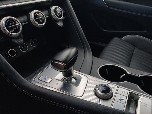 Used 2022 Genesis G70 3.3T RWD image 26