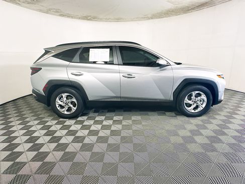Used 2024 Hyundai Tucson SEL FWD image 2
