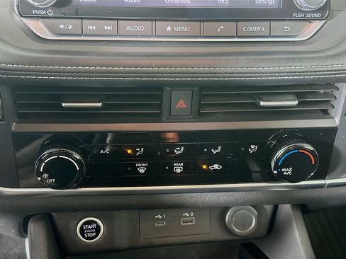 Used 2021 Nissan Rogue S FWD image 23