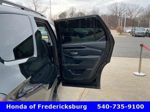 Used 2023 Honda Pilot Touring image 19