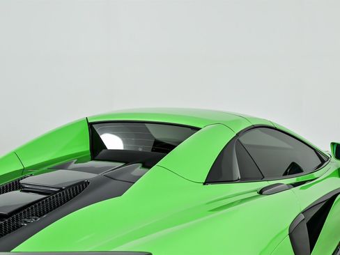 Used 2018 McLaren 570S Spider image 21