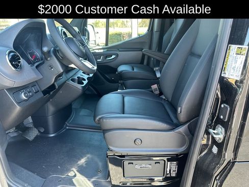 Used 2025 Mercedes-Benz Sprinter 2500 image 9