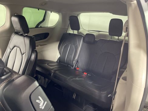 Used 2020 Chrysler Pacifica Touring-L Plus w/ Tire & Wheel Group image 21