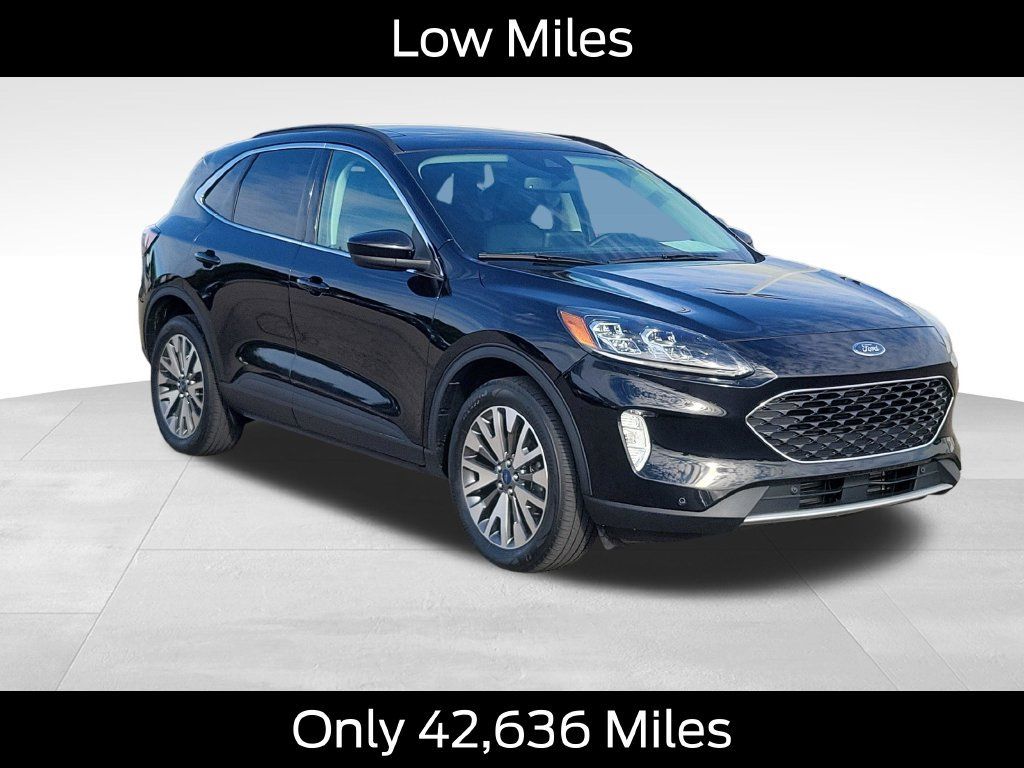 Used 2022 Ford Escape Titanium w/ Class II Trailer Tow Package AWD/4WD image 2
