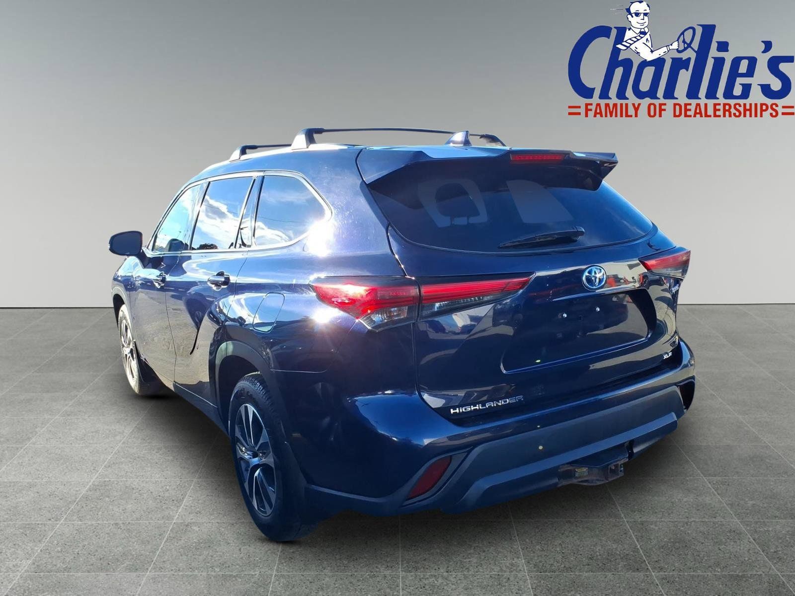 Used 2021 Toyota Highlander XLE AWD/4WD image 5