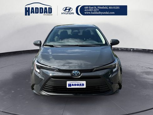 Used 2025 Toyota Corolla LE FWD image 8