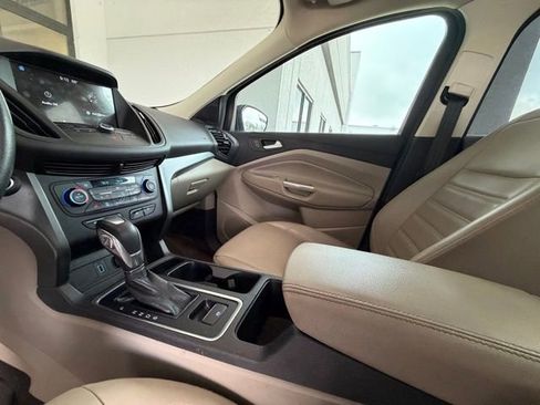 Used 2019 Ford Escape SEL image 15