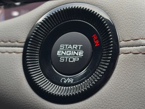 Used 2022 Jeep Compass Limited w/ Sun and Sound Group image 23