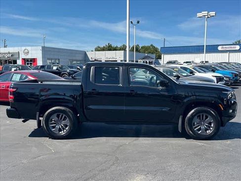 Used 2025 Nissan Frontier SV w/ SV Convenience Package RWD image 2