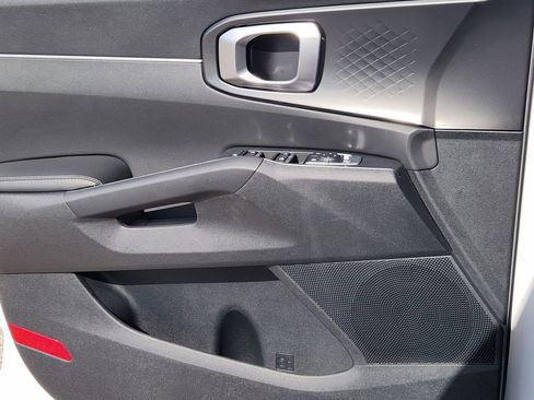 Used 2022 Kia Sorento LX FWD image 16