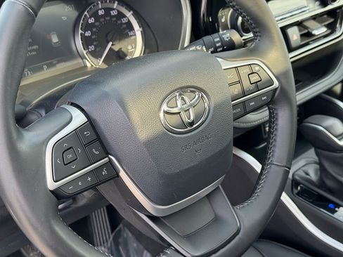 Used 2024 Toyota Highlander XLE image 18