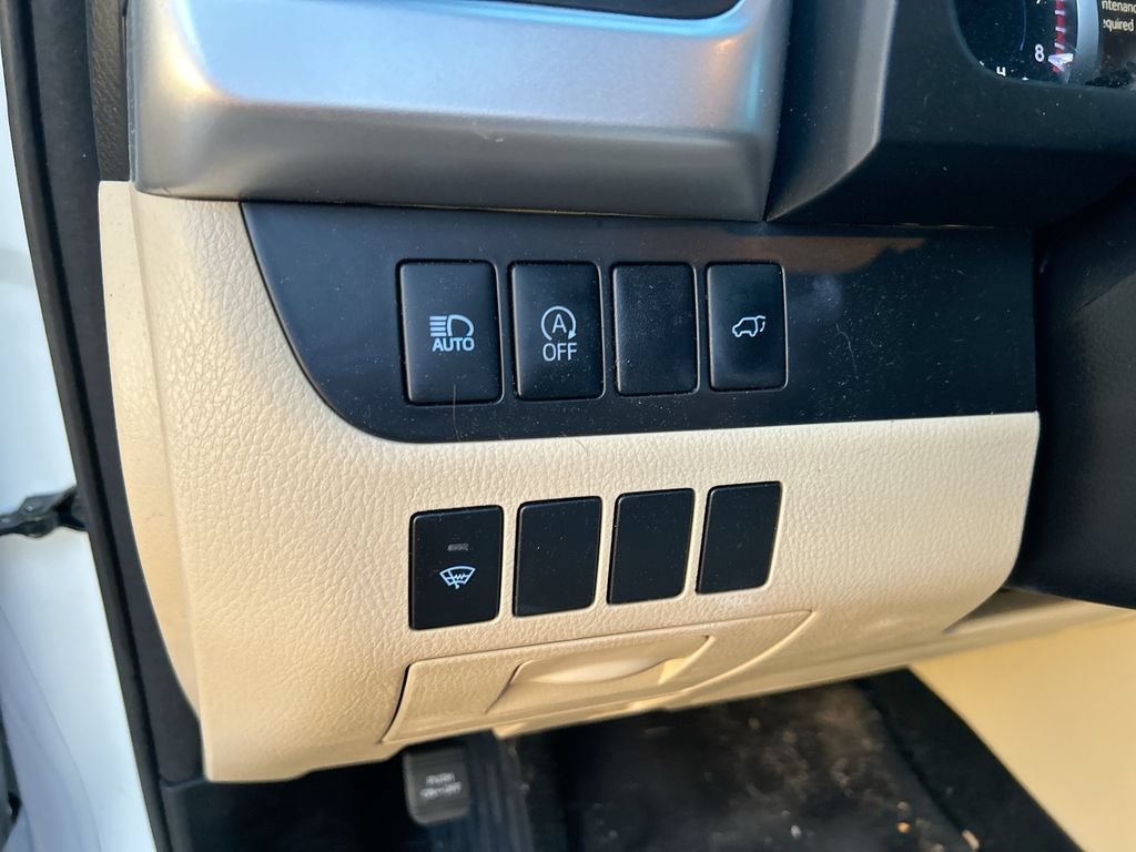 Used 2017 Toyota Highlander Plus FWD image 14