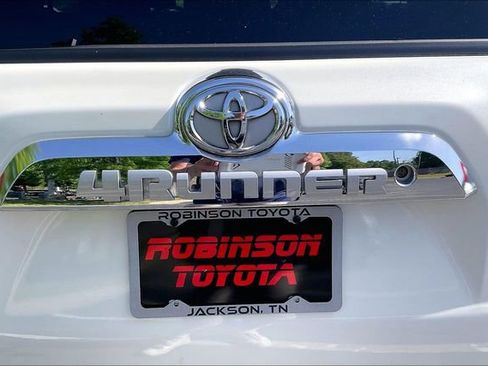 Used 2011 Toyota 4Runner SR5 w/ Convenience Pkg RWD image 8