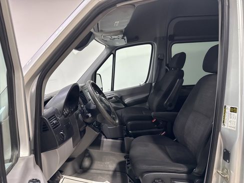 Used 2015 Mercedes-Benz Sprinter 2500 image 21