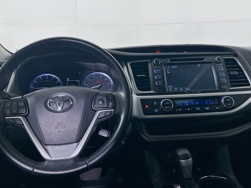 Used 2019 Toyota Highlander XLE image 18