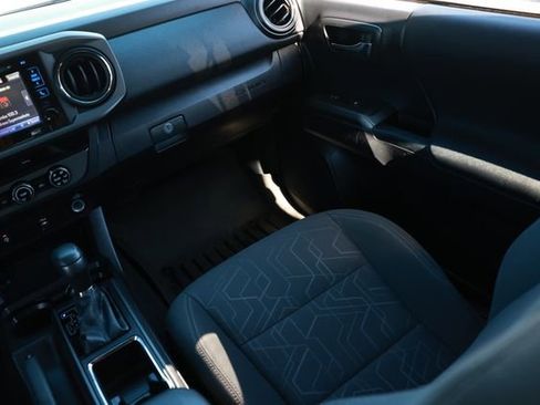 Used 2017 Toyota Tacoma TRD Sport w/ Tow Package image 27