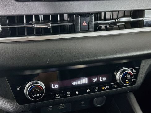 Used 2024 Mitsubishi Outlander SE AWD/4WD image 24