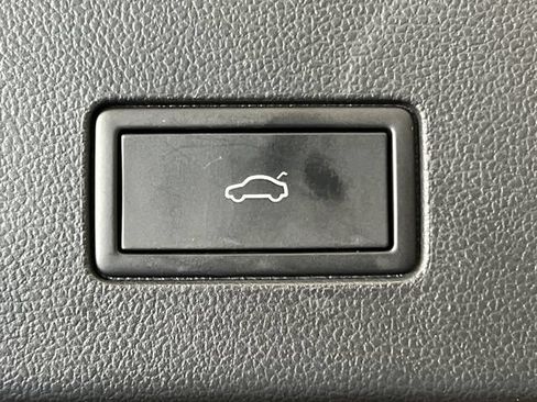 Certified 2024 Volkswagen Atlas Cross Sport SE FWD image 6