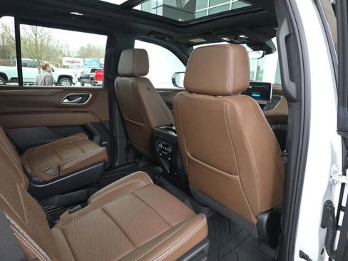 Used 2023 Chevrolet Tahoe High Country AWD/4WD image 14
