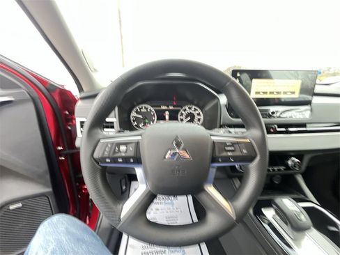 New 2026 Mitsubishi Outlander ES image 14