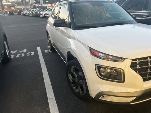 Used 2023 Hyundai Venue Limited w/ Cargo Package image 2