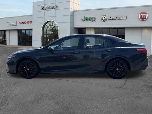 Used 2025 Toyota Camry SE FWD image 4