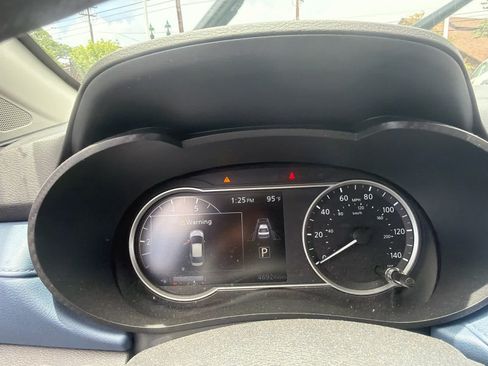 Used 2025 Nissan Versa SV w/ Trunk Package FWD image 6
