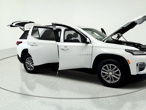 Certified 2023 Chevrolet Traverse LT FWD image 14