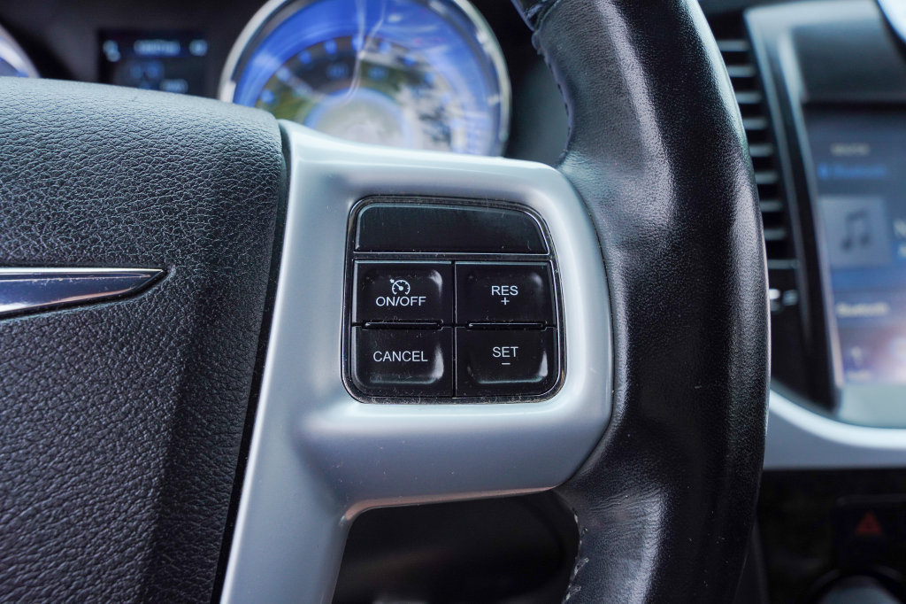 Used 2014 Chrysler 300 C AWD/4WD image 8