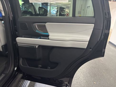 New 2026 Ford Expedition Platinum image 34