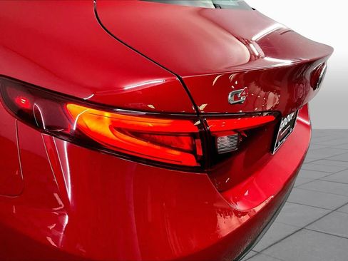 Used 2018 Alfa Romeo Giulia Ti Sport w/ Quick Order Package 22S Sport AWD/4WD image 28