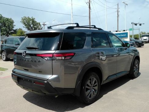 Used 2024 Nissan Pathfinder SV w/ Black Appearance Package FWD image 6