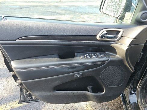 Used 2017 Jeep Grand Cherokee Limited w/ Trailer Tow Group IV image 19