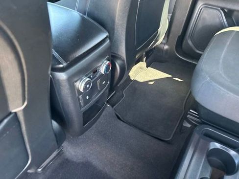 Used 2020 Ford Explorer XLT AWD/4WD image 32
