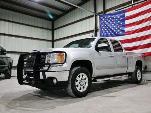 Used 2014 GMC Sierra 2500 SLT w/ SLT Convenience Package AWD/4WD image 3