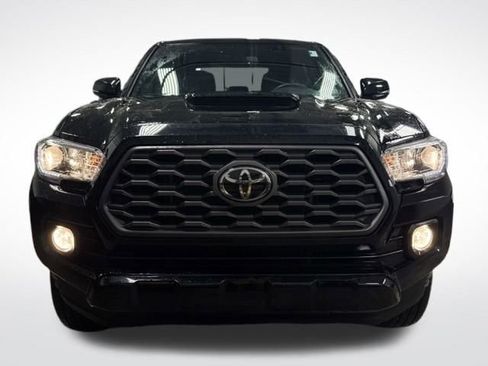 Used 2022 Toyota Tacoma TRD Sport image 3
